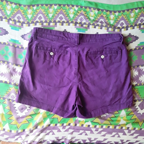 Khakis by GAP Girlfriend 5 Inch Cargo Type Shorts - Picture 10 of 14